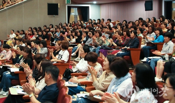 대전시교육청은 17일 대전평생학습관에서 '2019 대전교육정책 학부모 모니터단 발대식 및 학부모 연수'를 개최했다. 대전시교육청 제공