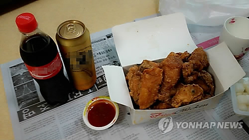 9일부터 음식점이 치킨 등 음식을 배달할 때 생맥주를 페트병에 담아 함께 파는 것이 공식적으로 허용된다. 연합뉴스