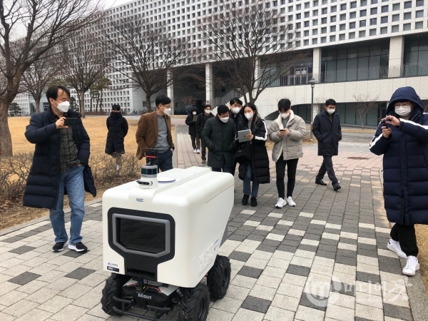 대전시와 한국과학기술원 연구, 주소기반 자율주행 배달로봇 시범운영 . 대전시 제공