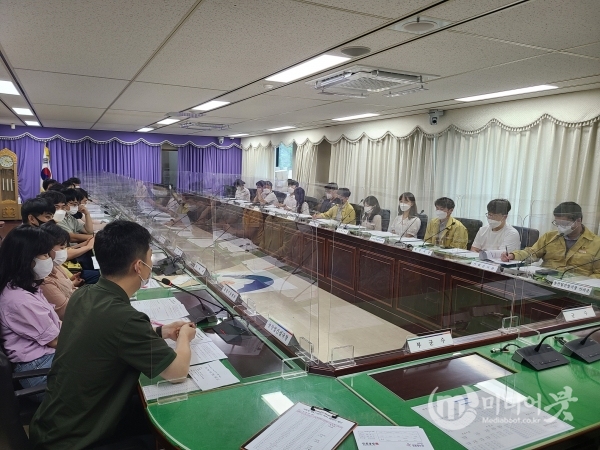 영동군은 조직문화 개선과 일하는 방식 혁신을 위해 MZ세대로 구성된 기관 자체 혁신모임인 ‘YNB(Yeongdong NaBi)’도 운영해 주목받고 있다.